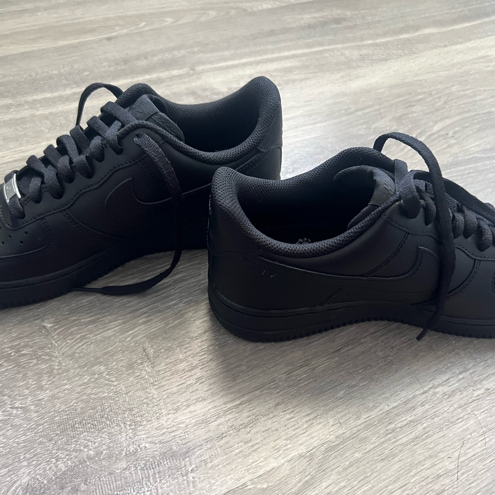 Size 9 women’s black Nike AF1